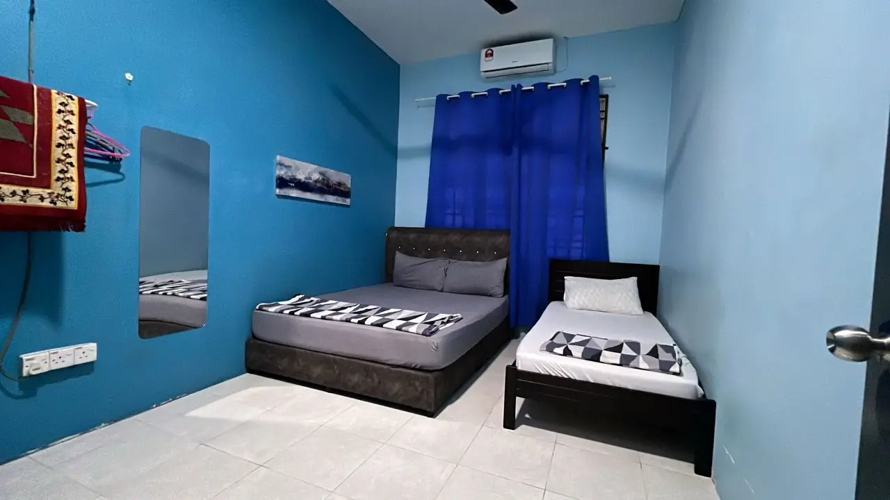 bilik tidur utama homestay indera mahkota type e